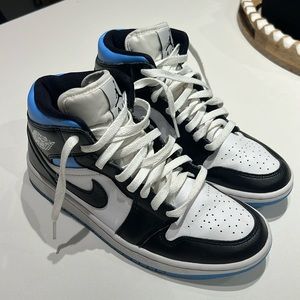 USED Women’s Nike Mid-Top Air Jordan’s